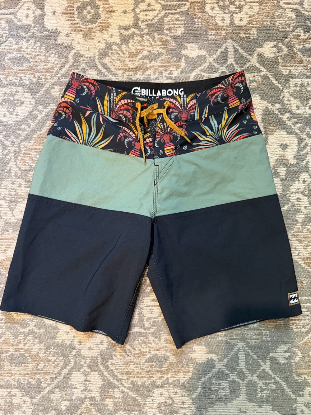 Billabong Youth Black, Sage & Tropical Print Board Shorts size 10 like new